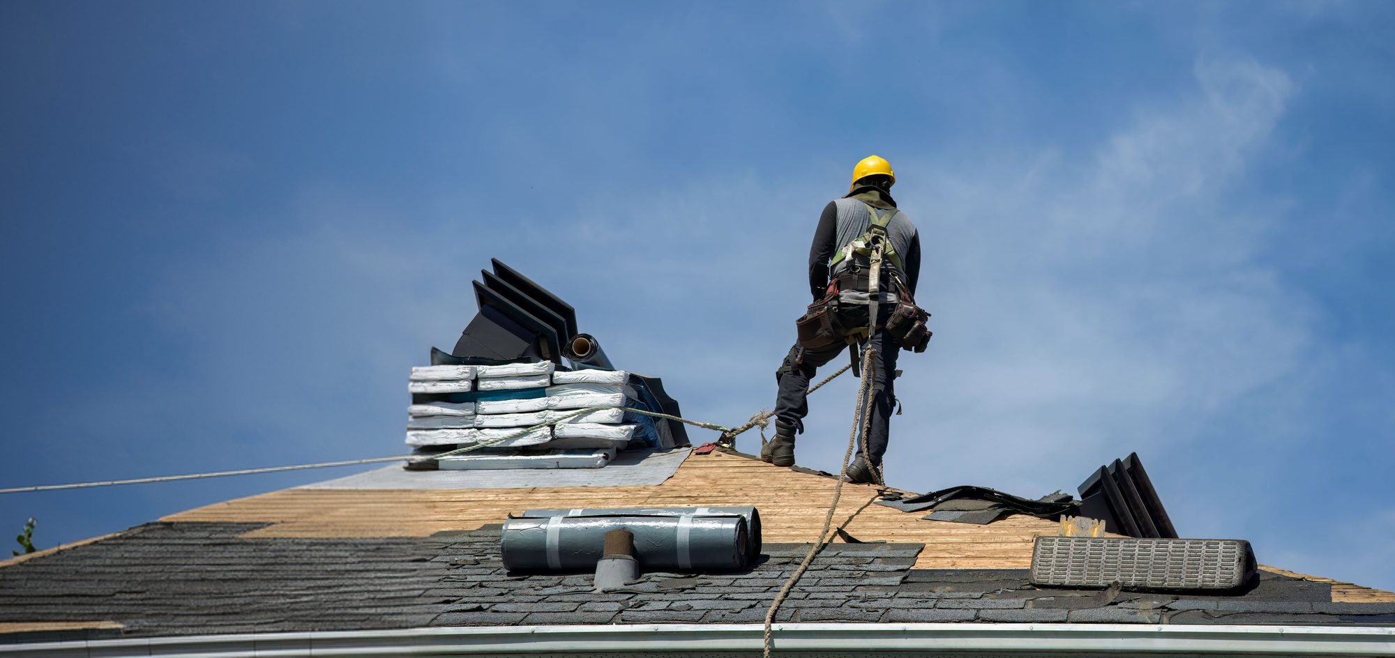 Vue d'ensemble d'une toiture rénovée